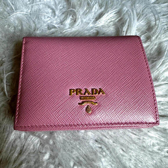 Chic Pink Prada Women's Wallet – Style Meets Function in Every Fold! - Picture 1 of 6